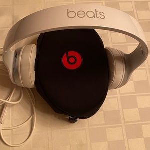 Beats Solo HD White Wired